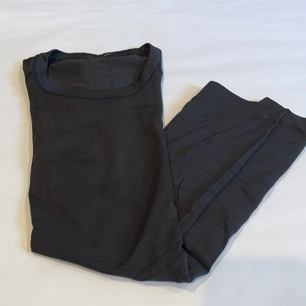 Lululemon Black Top - Size 4 - Great condition